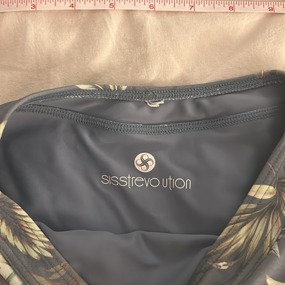 Bikini Set swim top and bottom size Medium - Picture 6 of 7